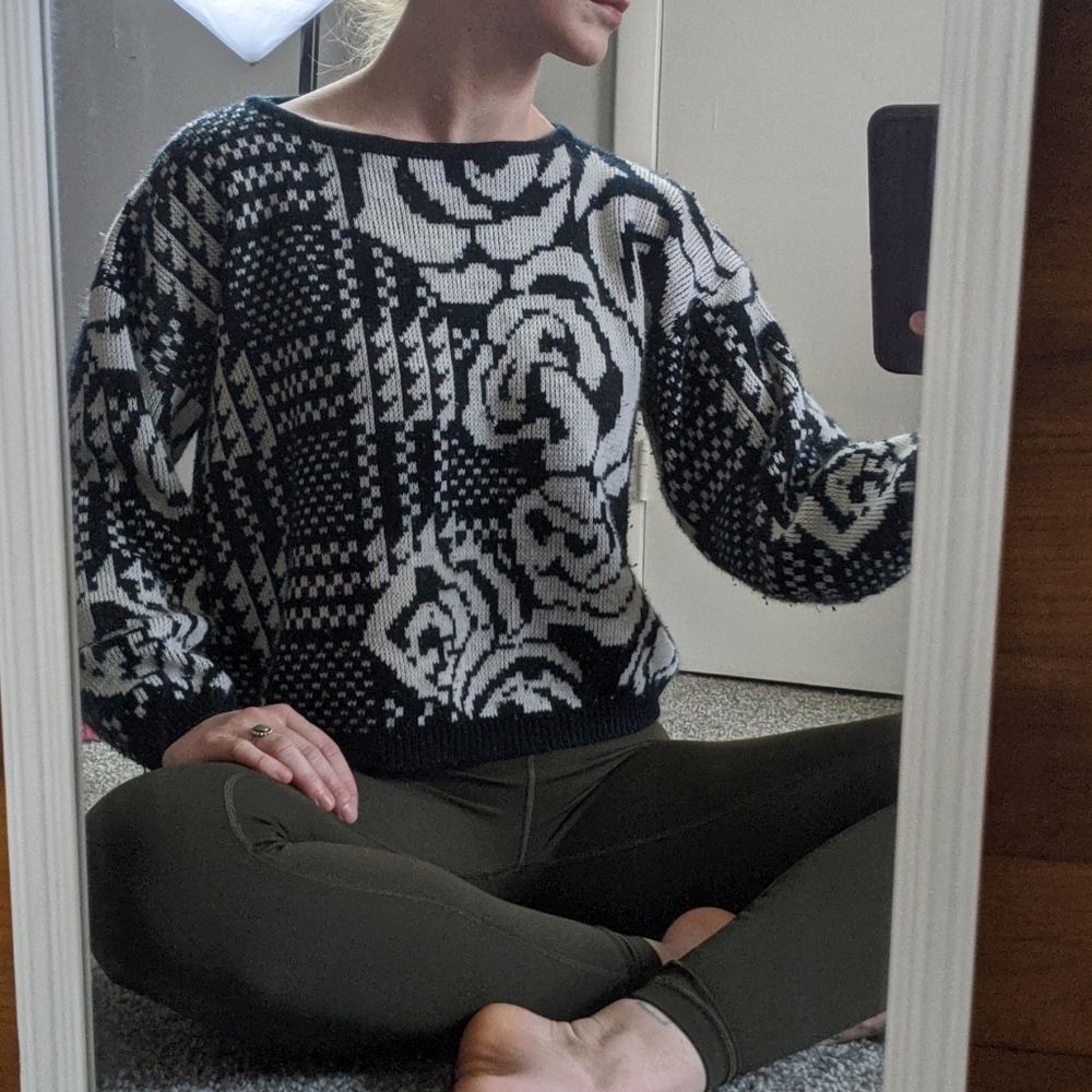 Vintage crop sweater M